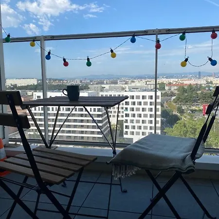 T2 Au Pieds Du Metro, La Soie Villeurbanne